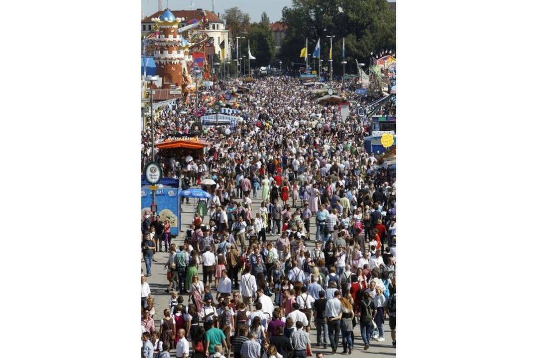 Vokietijoje prasidėjo tradicinė alaus šventė „Oktoberfest“