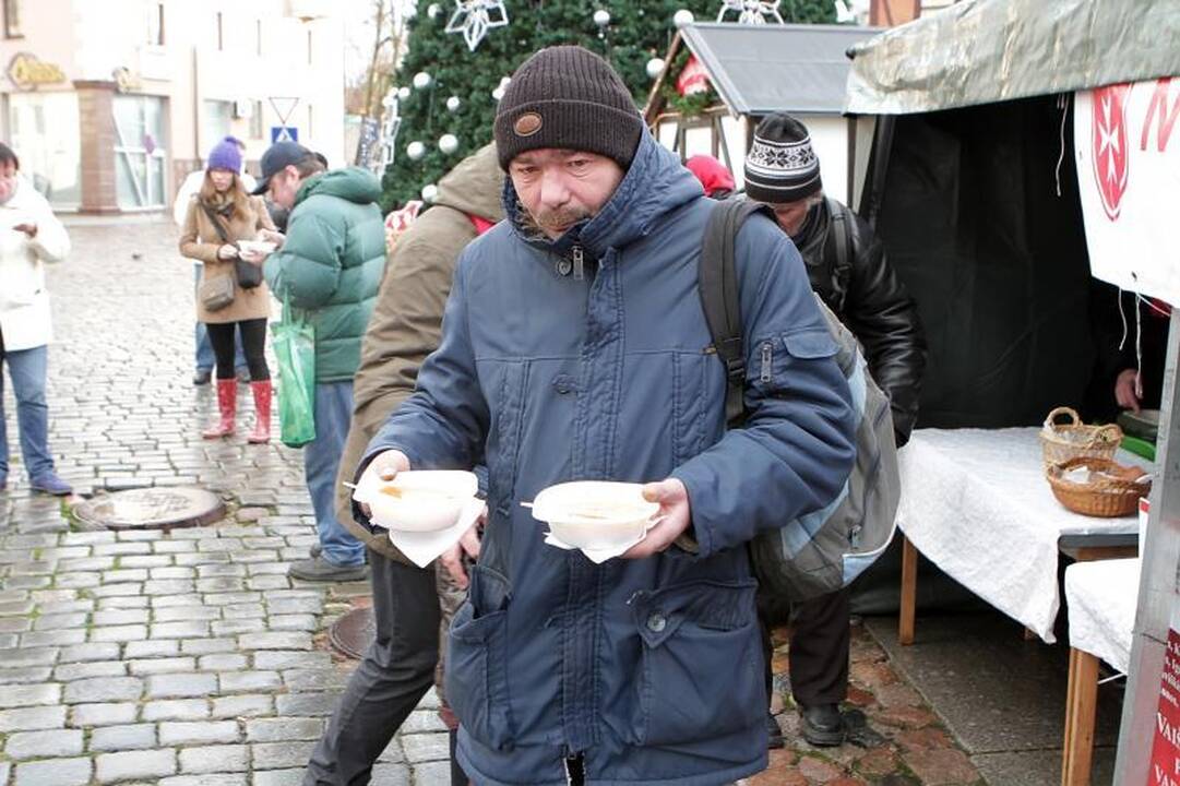 Įžymybės Klaipėdoje kvietė vaišintis „Maltiečių sriuba“ 
