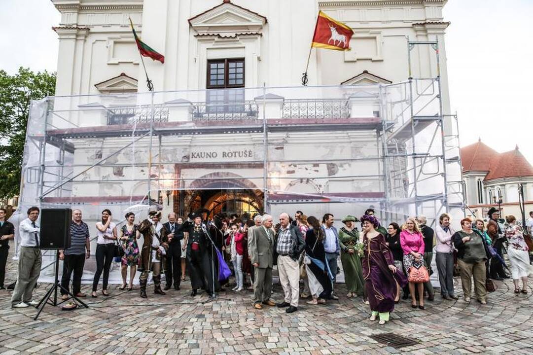 Rotušės aikštę drebino patrankos šūviai 