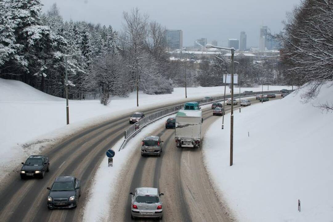 Šalyje vis dar gausu „parazitinių“ automobilių