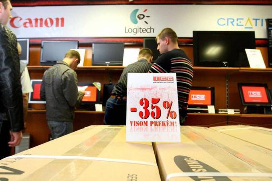 Naktinės nuolaidos išskirtinės pirkėjų apgulties nesulaukė
