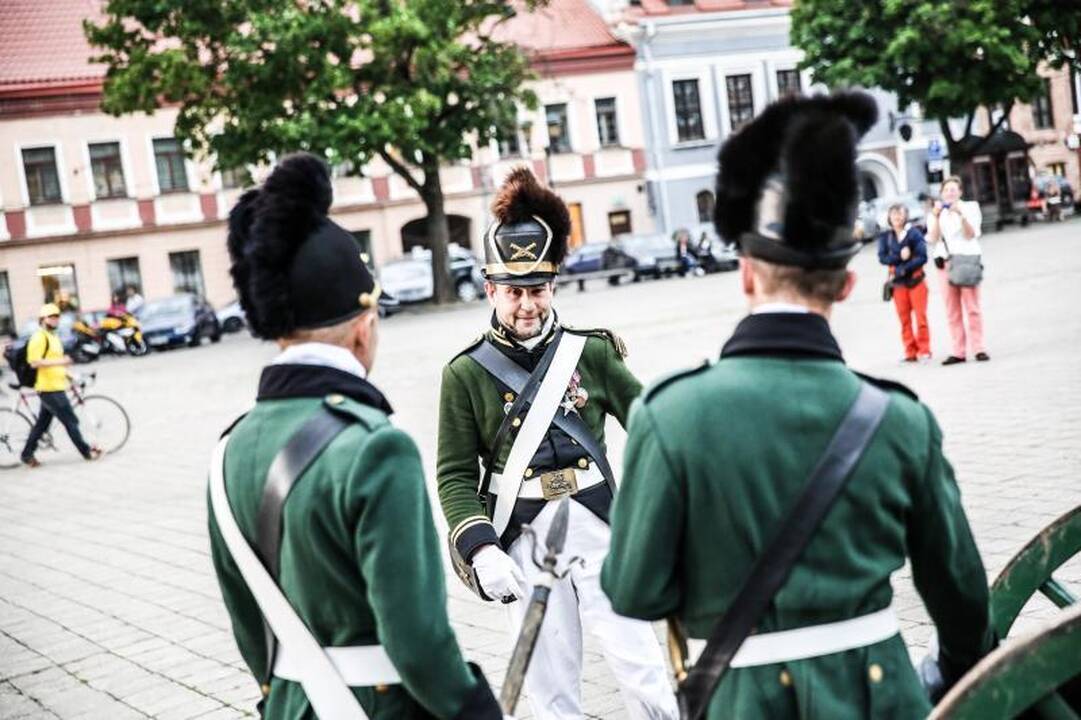 Rotušės aikštę drebino patrankos šūviai 