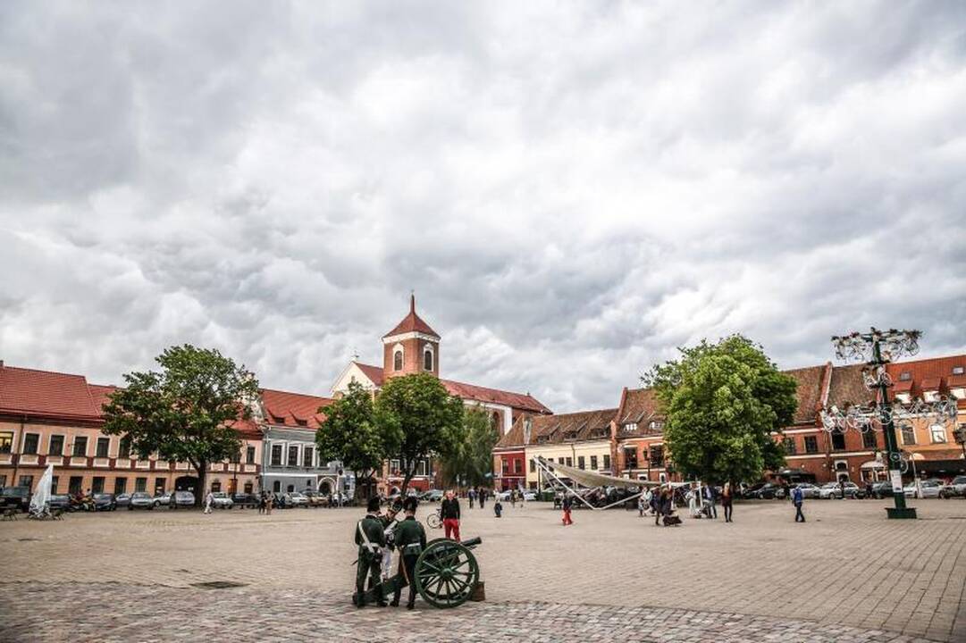 Rotušės aikštę drebino patrankos šūviai 