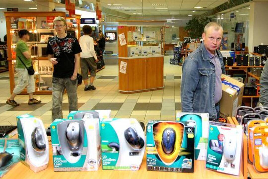 Naktinės nuolaidos išskirtinės pirkėjų apgulties nesulaukė