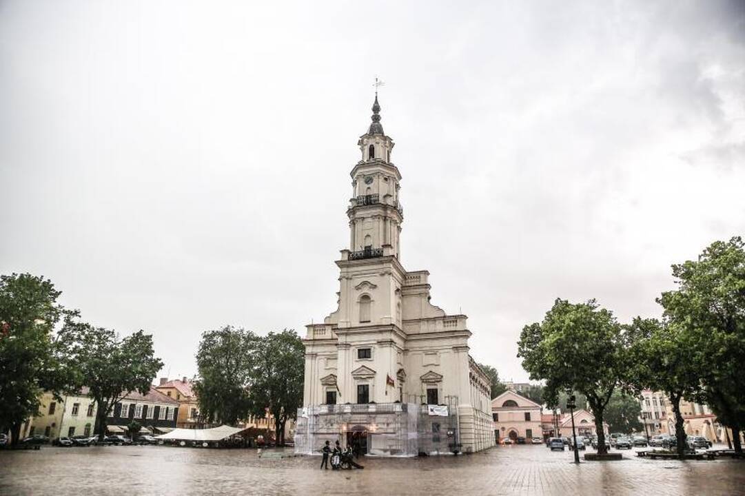 Rotušės aikštę drebino patrankos šūviai 