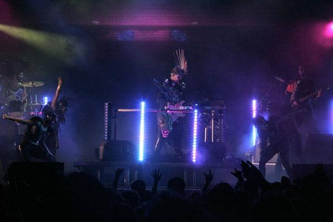 Lauktieji “Empire of the sun” Be2gether” publikos neužkaitino