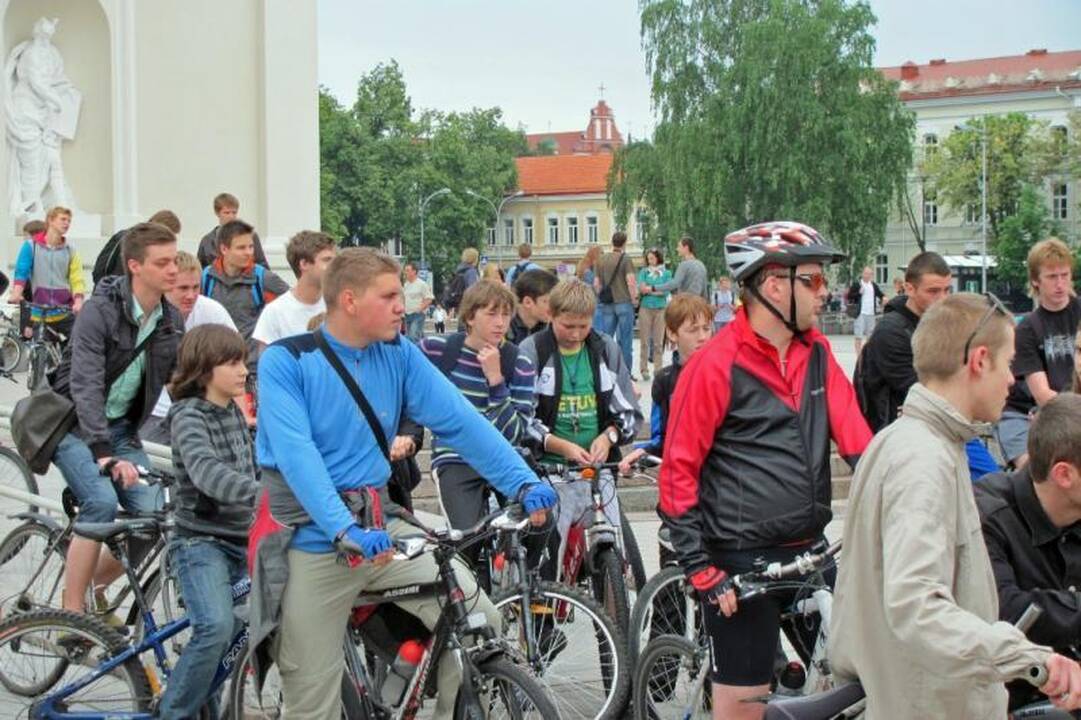 Penktadienį į Vilniaus gatves išvažiavo šimtai dviratinkų