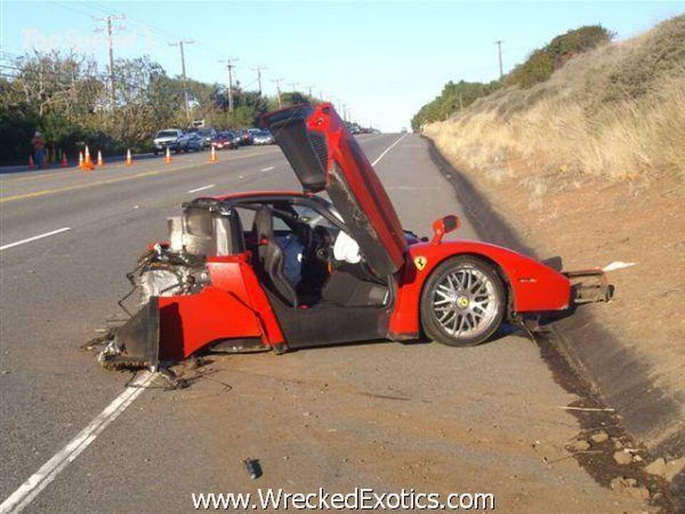 Įspūdingiausios superautomobilių avarijos (foto)