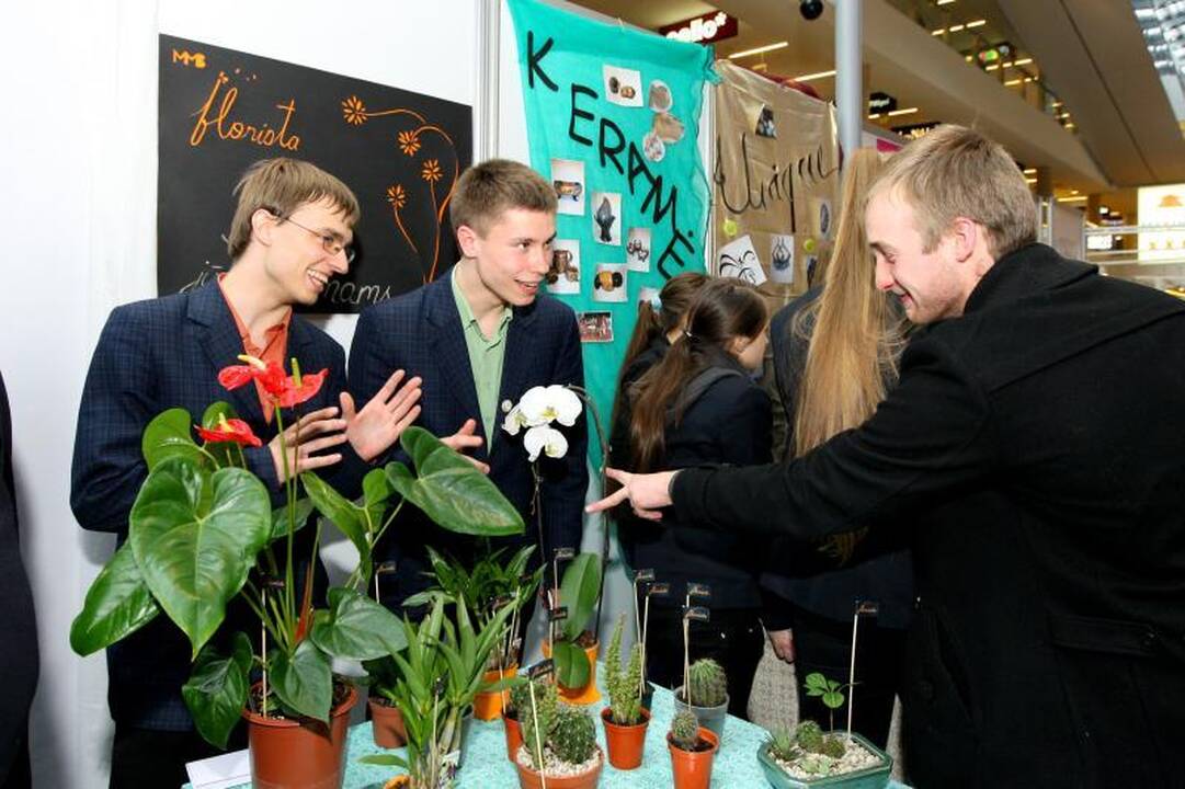 Mokinių mugė: nuo unikalių pirštinių iki vaizdų iš paukščio skrydžio