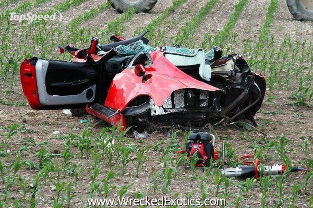 Įspūdingiausios superautomobilių avarijos (foto)