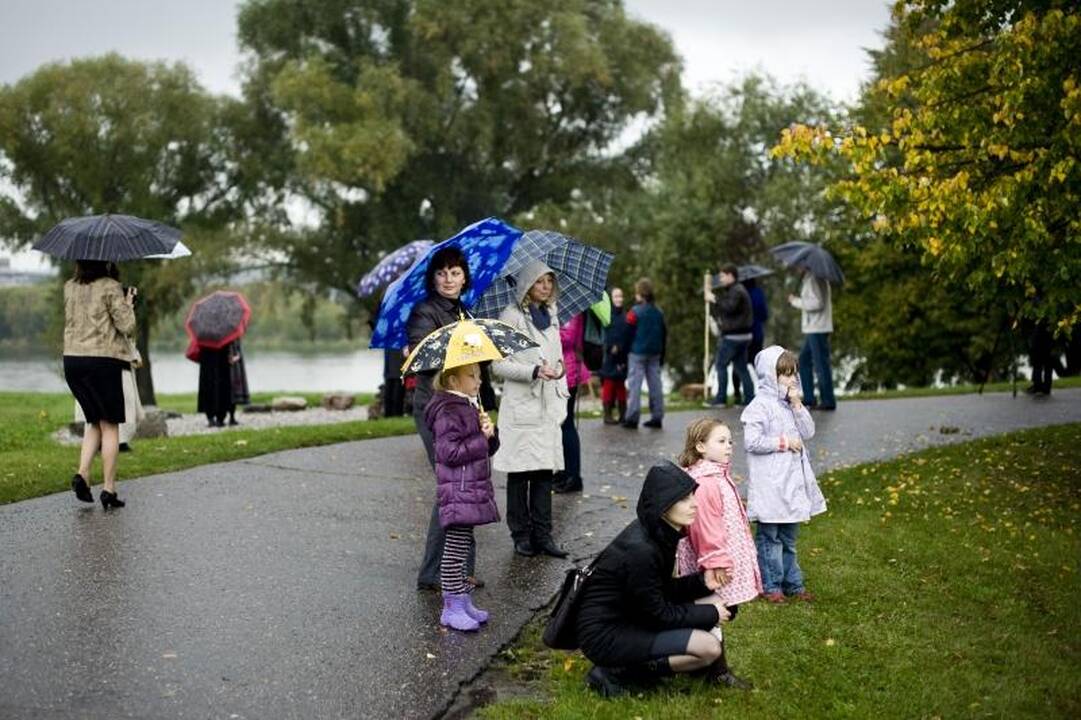 Festivalio pradžią paženklino lietus, ugnis ir aitvarai