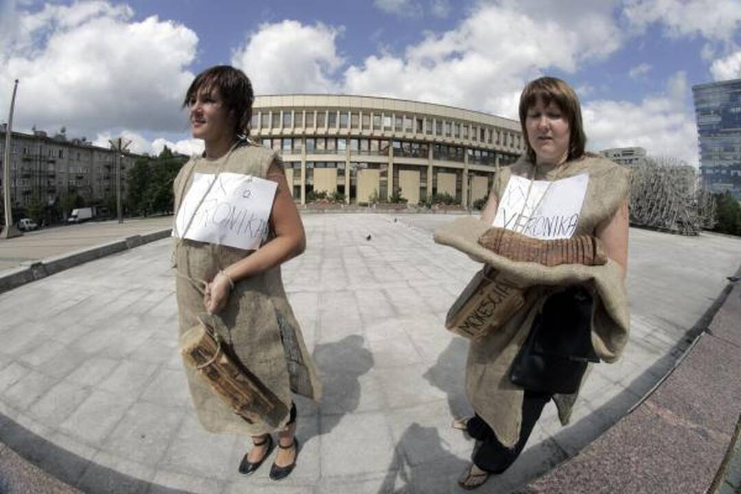 Protestavusių motinų Seimas neišgirdo (dar papildyta)