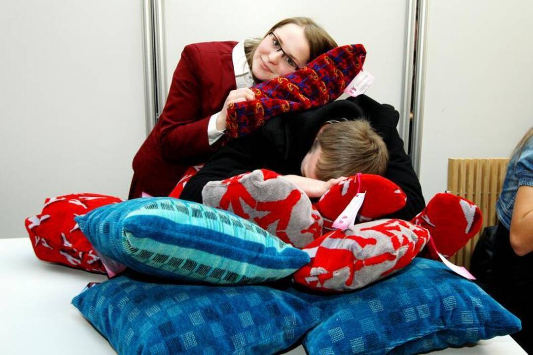 Mokinių mugė: nuo unikalių pirštinių iki vaizdų iš paukščio skrydžio