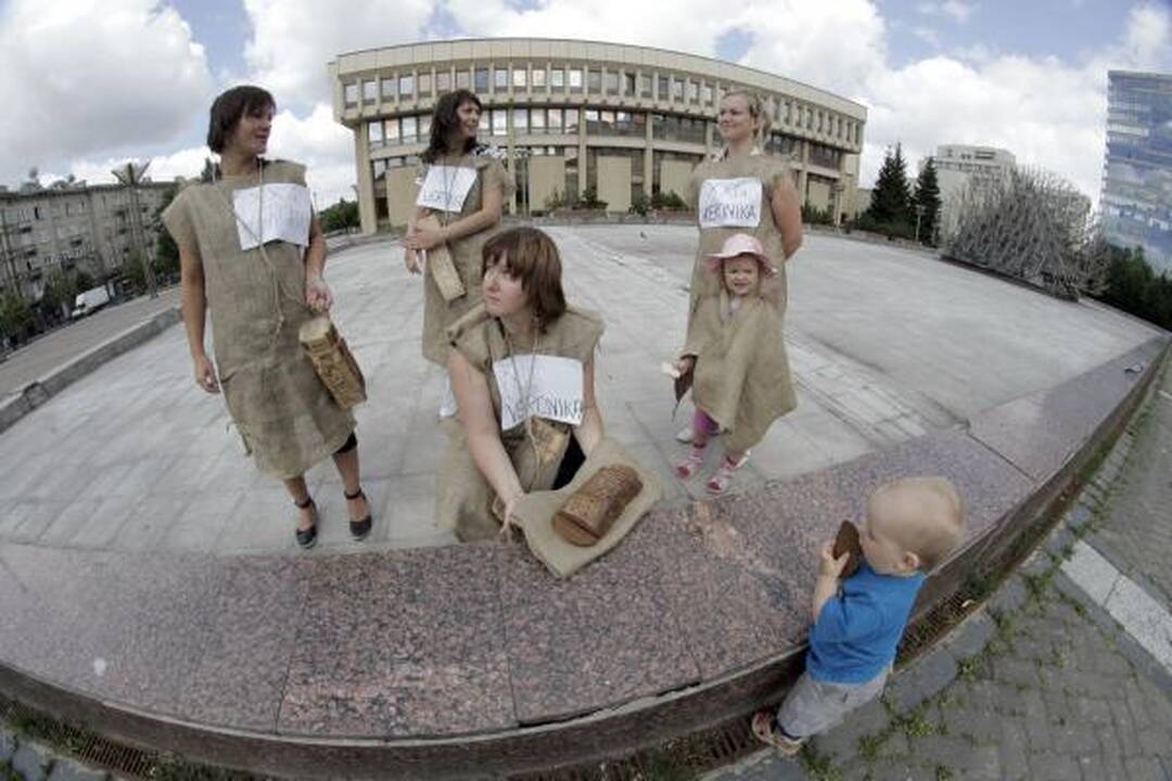 Protestavusių motinų Seimas neišgirdo (dar papildyta)