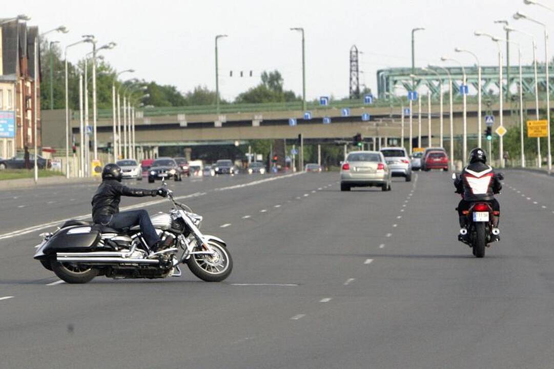 Kauno policininkai motociklininkų šėlsmą ramino tik iki 22 val. (papildyta)