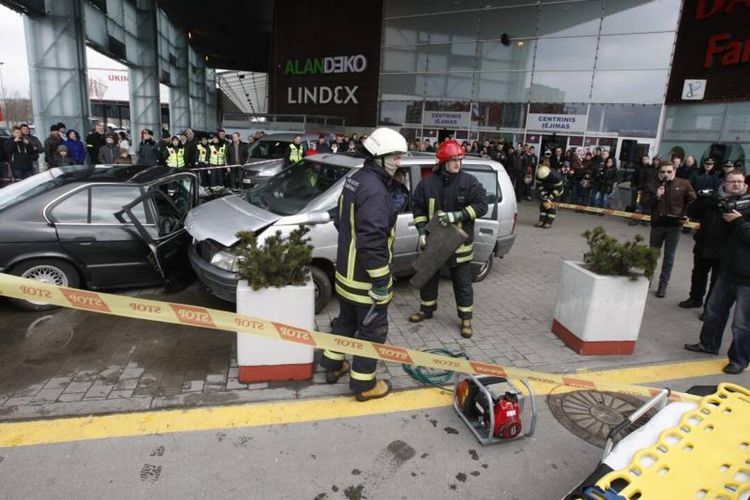 Klaipėdos merą vadavo iš sumaitotos mašinos