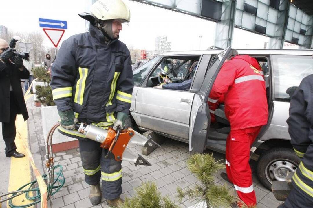 Klaipėdos merą vadavo iš sumaitotos mašinos