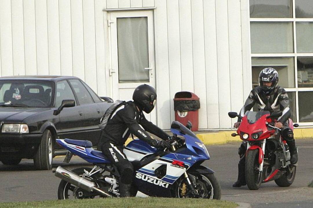 Kauno policininkai motociklininkų šėlsmą ramino tik iki 22 val. (papildyta)