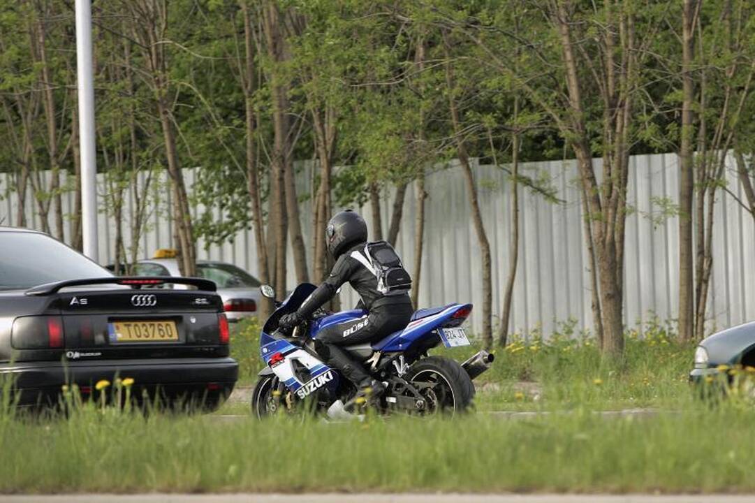 Kauno policininkai motociklininkų šėlsmą ramino tik iki 22 val. (papildyta)
