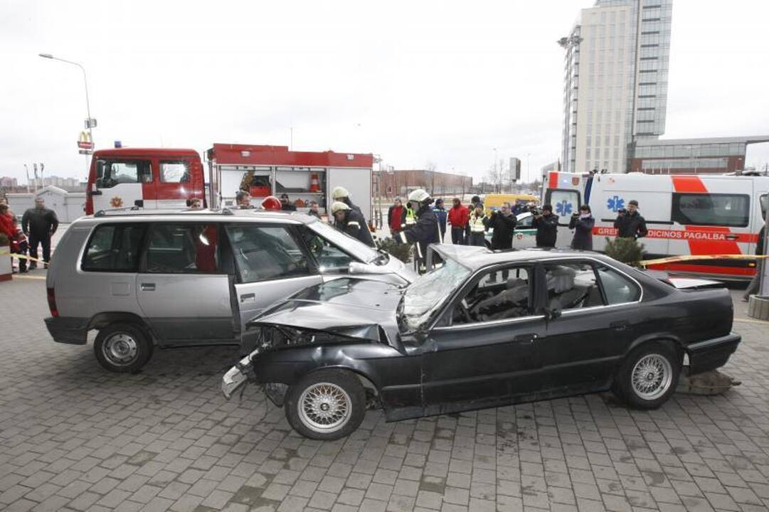 Klaipėdos merą vadavo iš sumaitotos mašinos