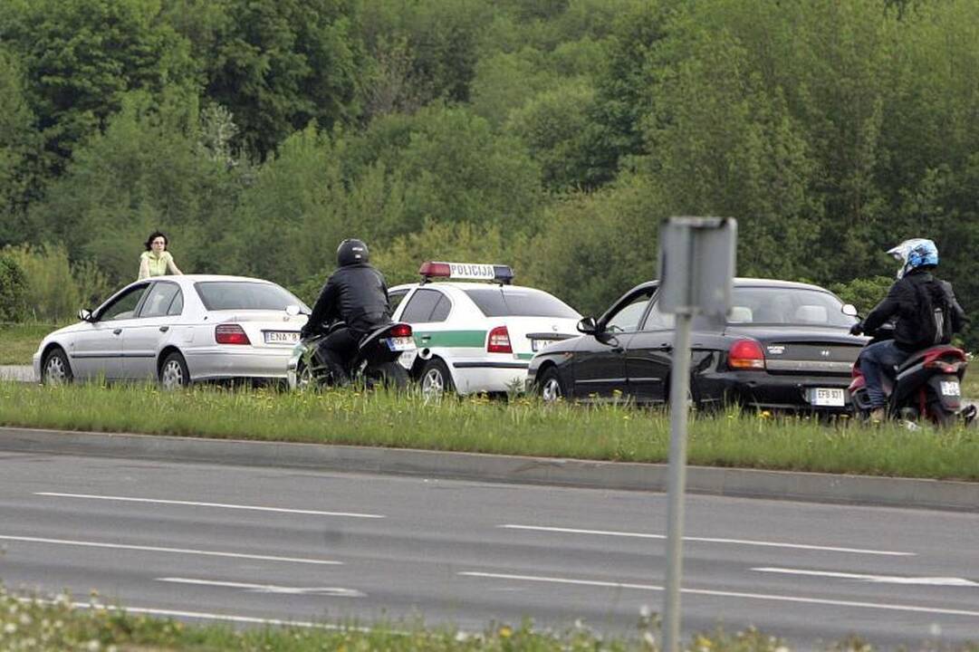 Kauno policininkai motociklininkų šėlsmą ramino tik iki 22 val. (papildyta)