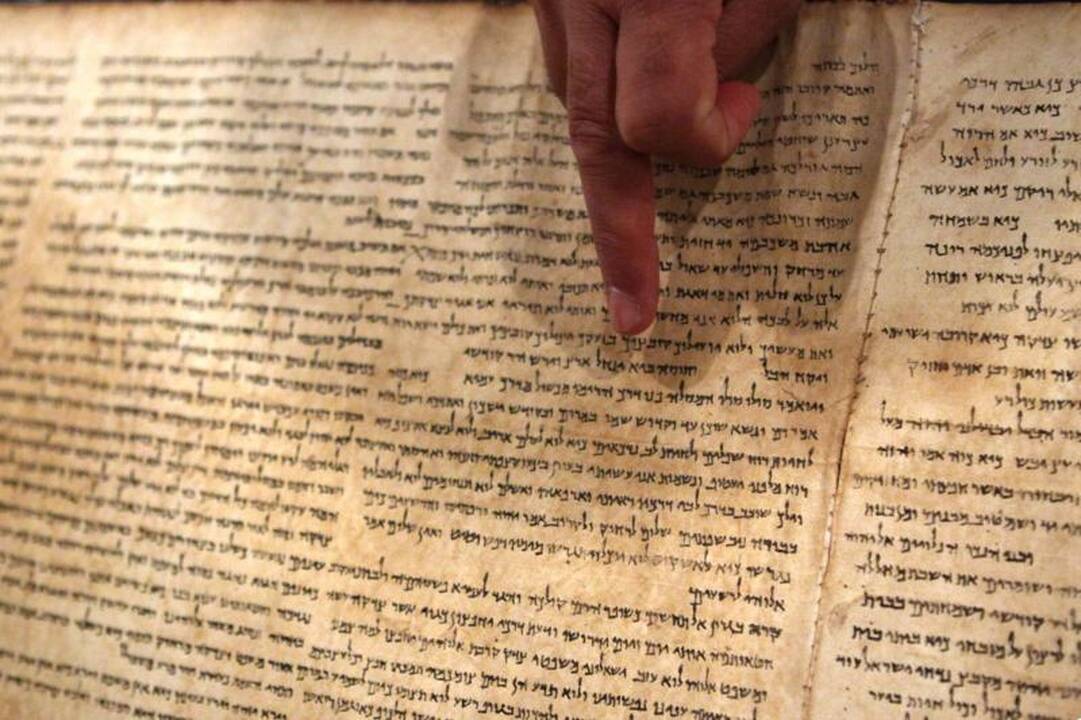„Google“ ėmėsi skaitmeninti Negyvosios jūros ritinius