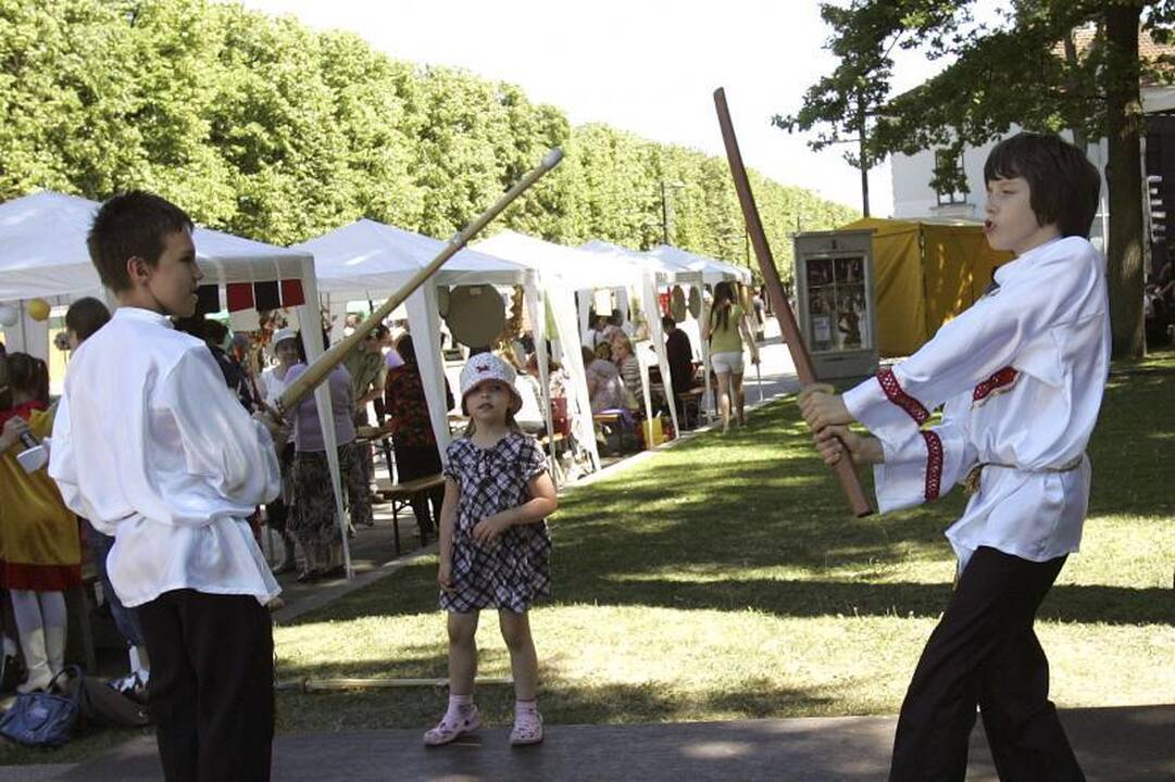 "Kultūrų tiltai": nuo indėnų mandalų iki japonų hieroglifų