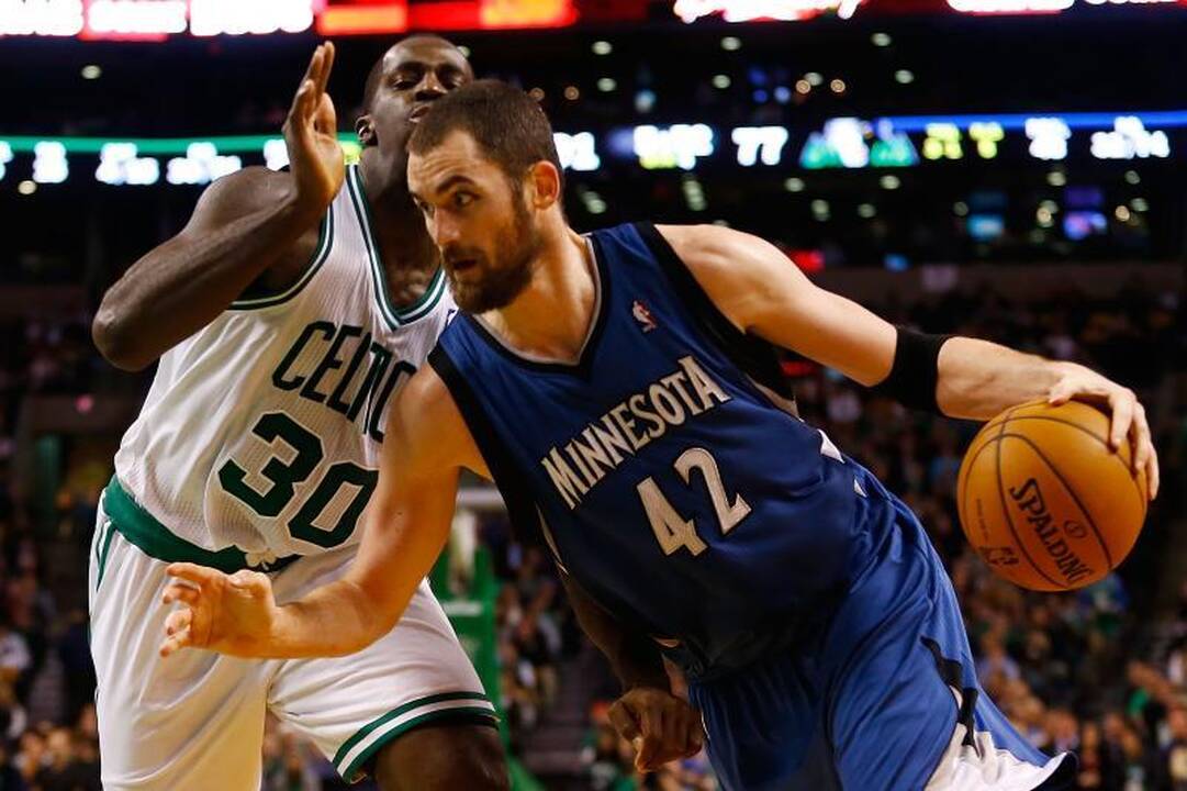 „Cavaliers“ pirmąjį naujokų biržos šaukimą gali iškeisti į K. Love'ą