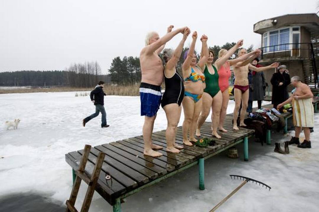 Vilniaus ruoniai iš peties sudrumstė Salotės ežerą