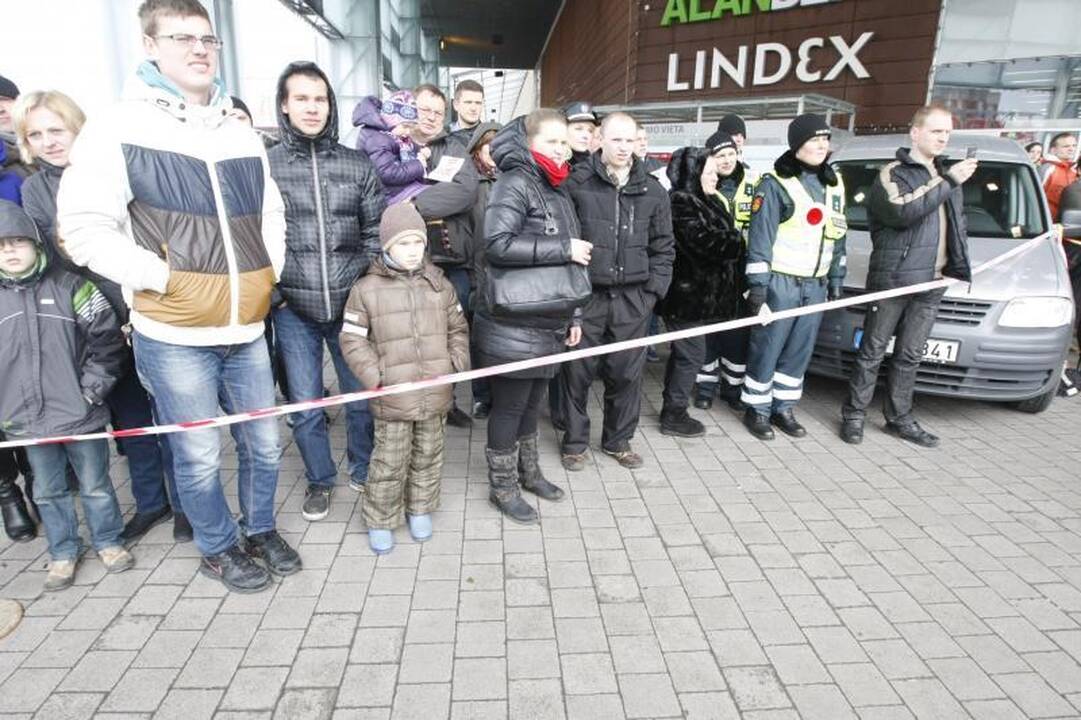 Klaipėdos merą vadavo iš sumaitotos mašinos