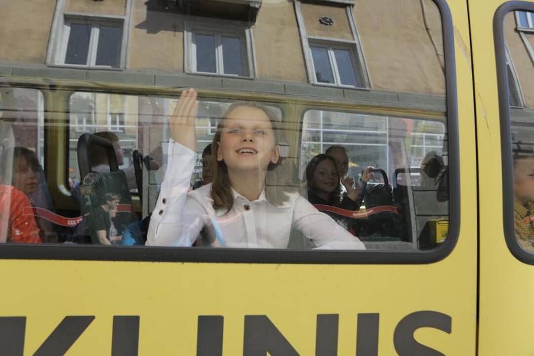 Klaipėdos moksleiviams aidėjo paskutinis skambutis