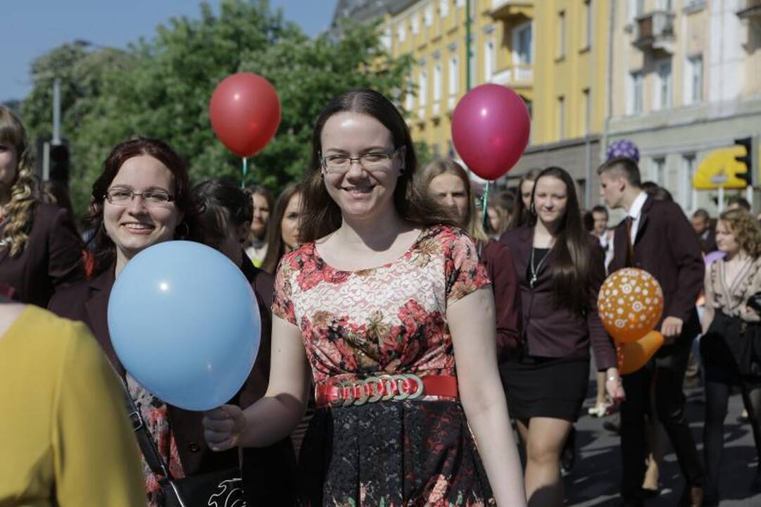 Klaipėdos moksleiviams aidėjo paskutinis skambutis