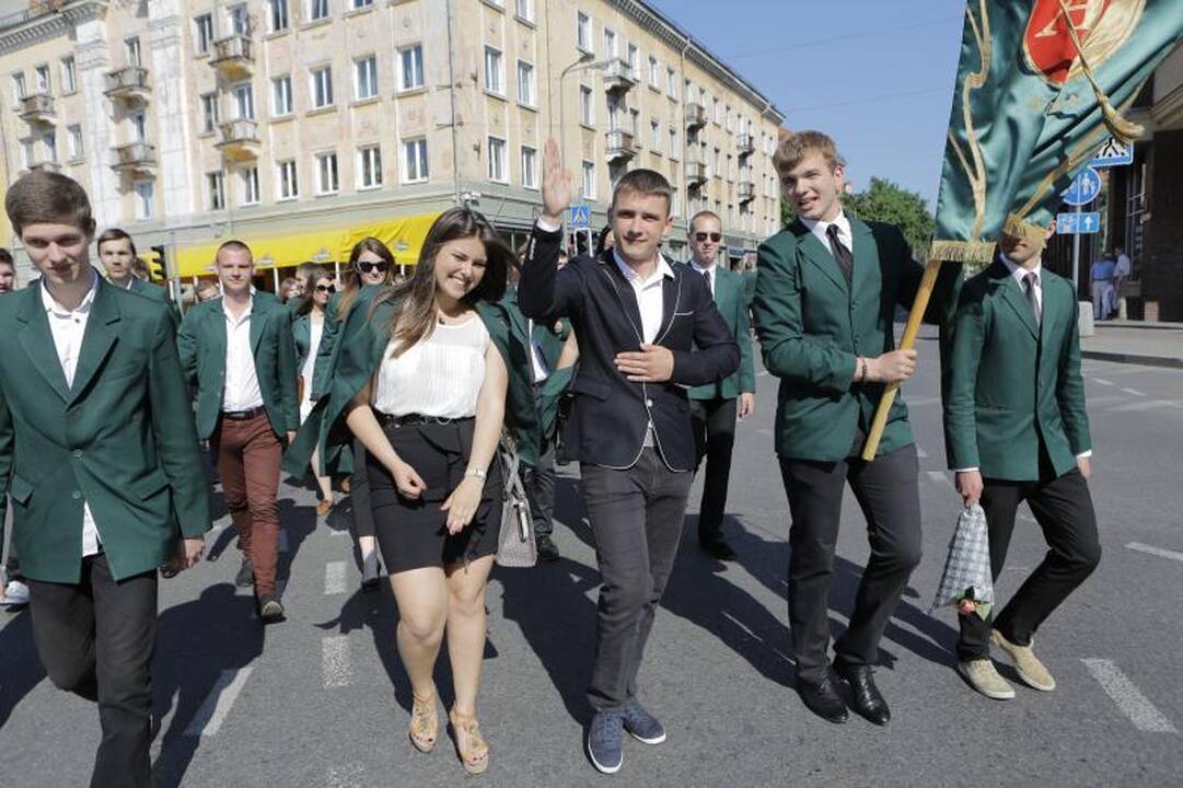 Klaipėdos moksleiviams aidėjo paskutinis skambutis