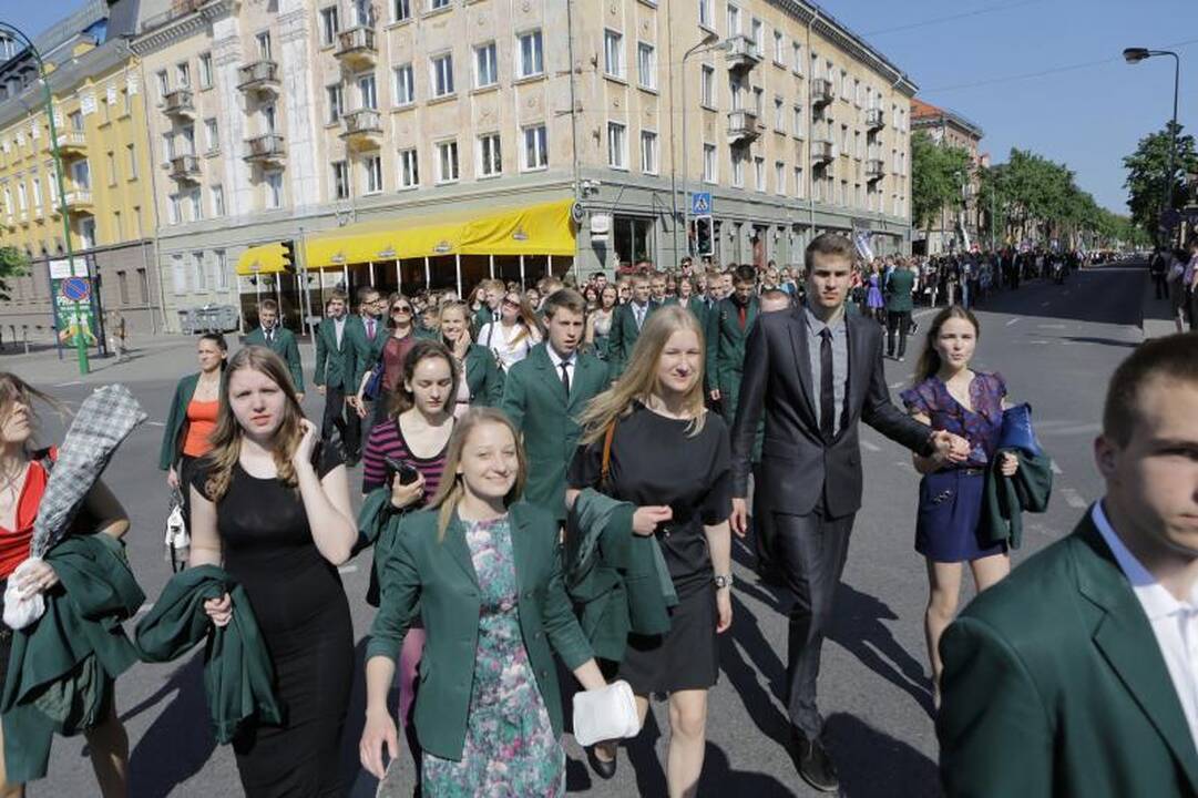 Klaipėdos moksleiviams aidėjo paskutinis skambutis