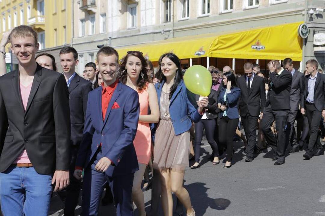 Klaipėdos moksleiviams aidėjo paskutinis skambutis
