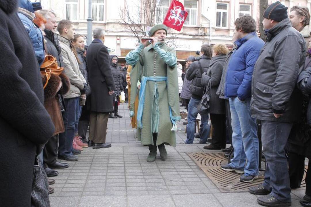 Mugėje įsigytas verbas Prezidentė veš į Vatikaną