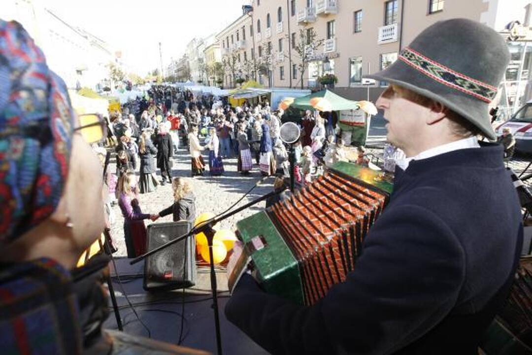 "Klaipėdos" jubiliejų miestiečiai šventė "Saulėto rudens" šventėje 