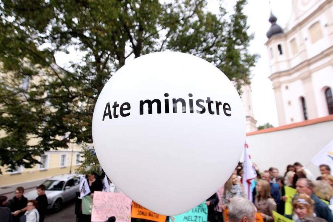 Sostinėje mitinguotojai pliekė švietimo ministrą