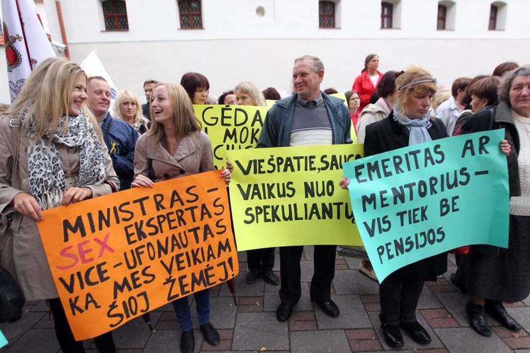 Sostinėje mitinguotojai pliekė švietimo ministrą