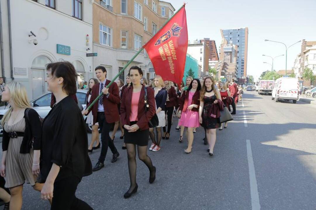 Klaipėdos moksleiviams aidėjo paskutinis skambutis
