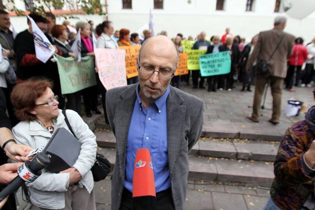 Sostinėje mitinguotojai pliekė švietimo ministrą