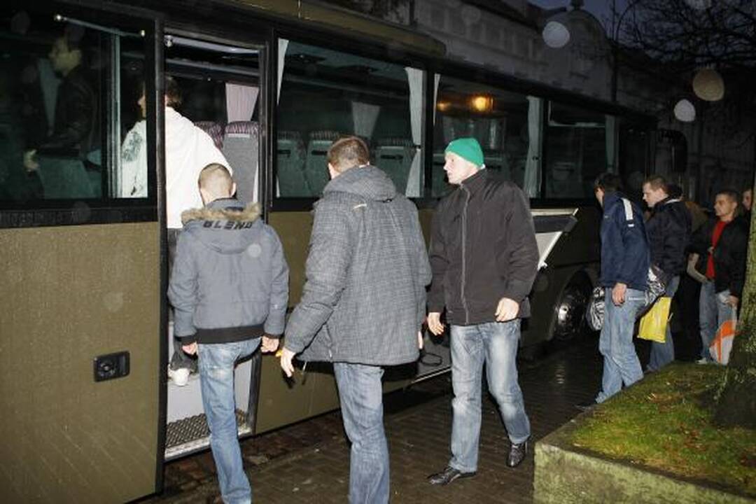 Klaipėda išlydėjo būsimuosius profesionalius karius