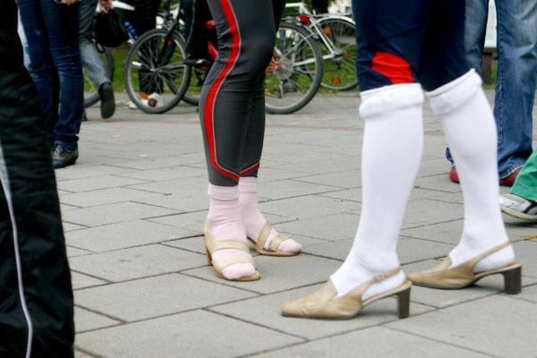 Bėgime su aukštakulniais nugalėjo vaikinas