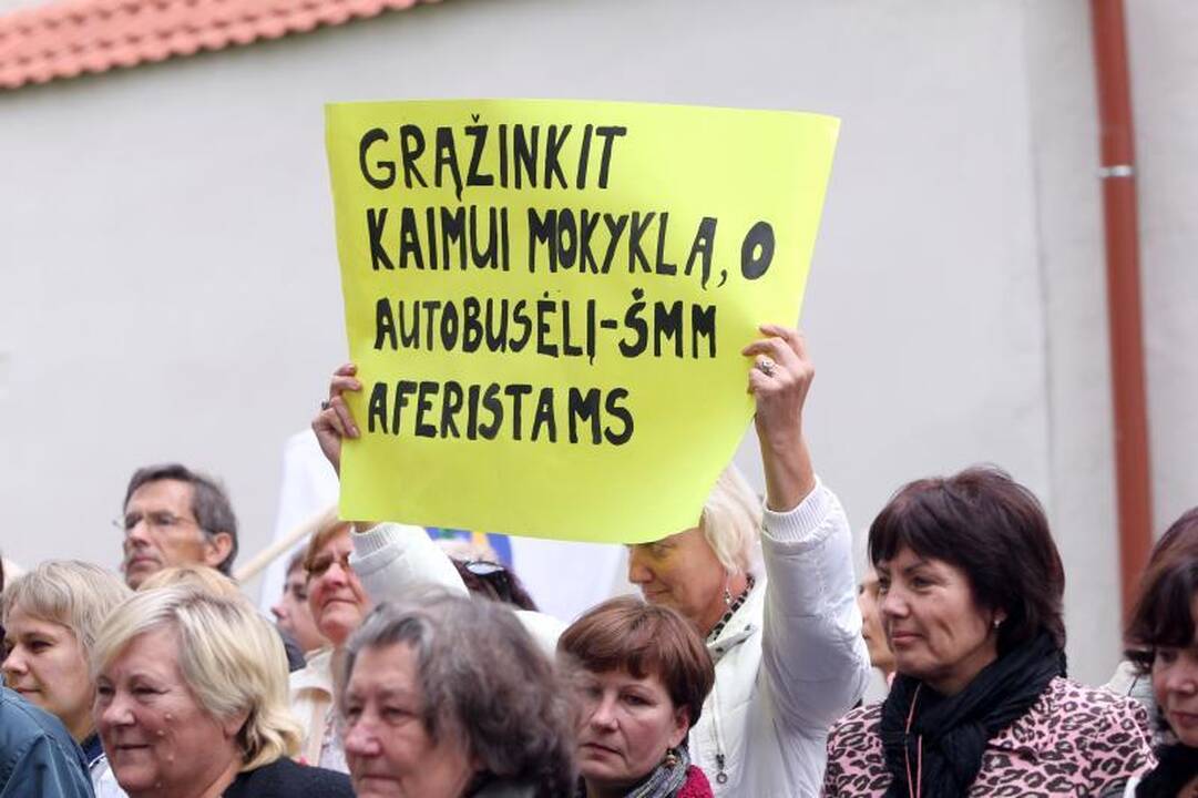 Sostinėje mitinguotojai pliekė švietimo ministrą