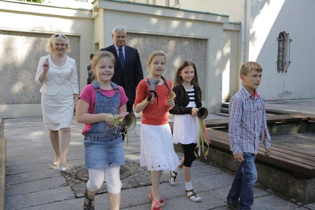 Klaipėdos moksleiviams aidėjo paskutinis skambutis