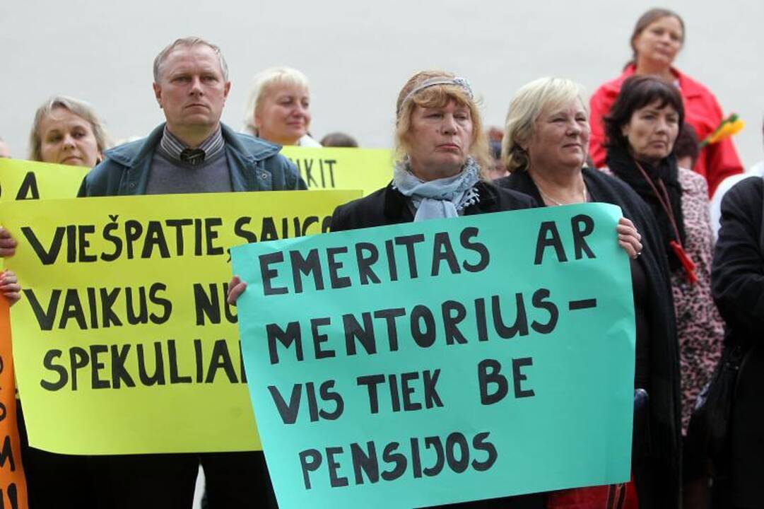 Sostinėje mitinguotojai pliekė švietimo ministrą