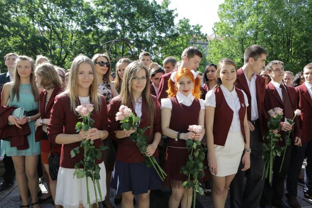 Klaipėdos moksleiviams aidėjo paskutinis skambutis