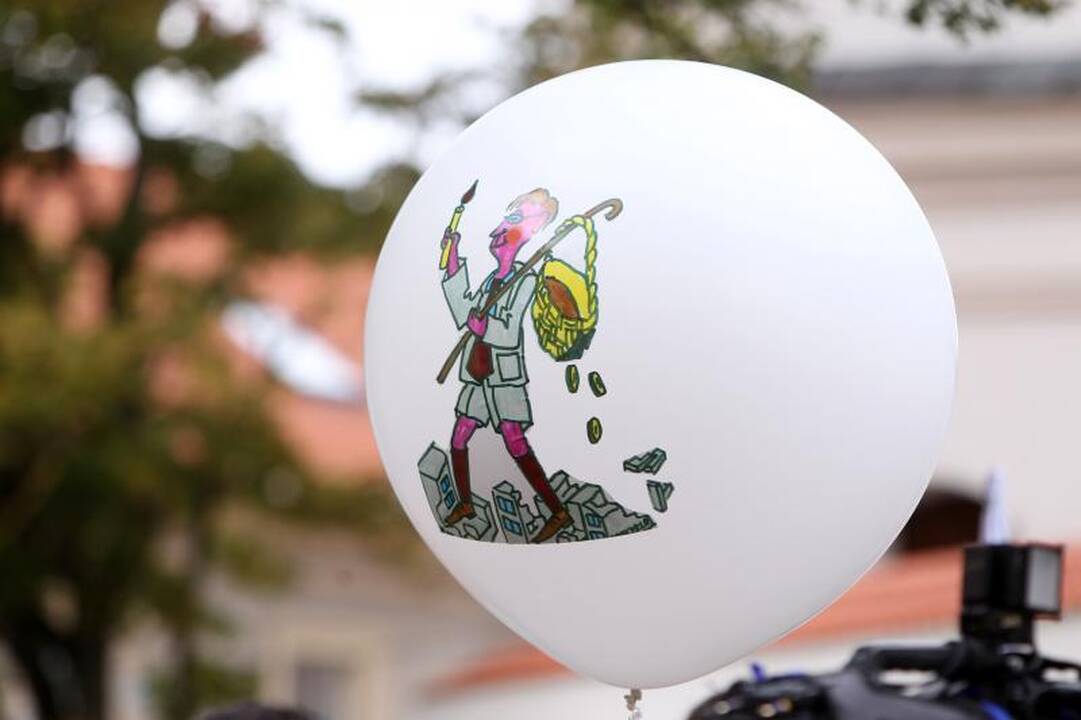 Sostinėje mitinguotojai pliekė švietimo ministrą