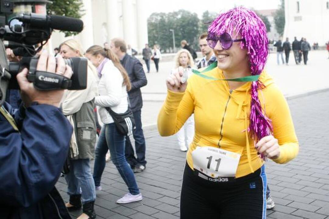 Bėgime su aukštakulniais nugalėjo vaikinas