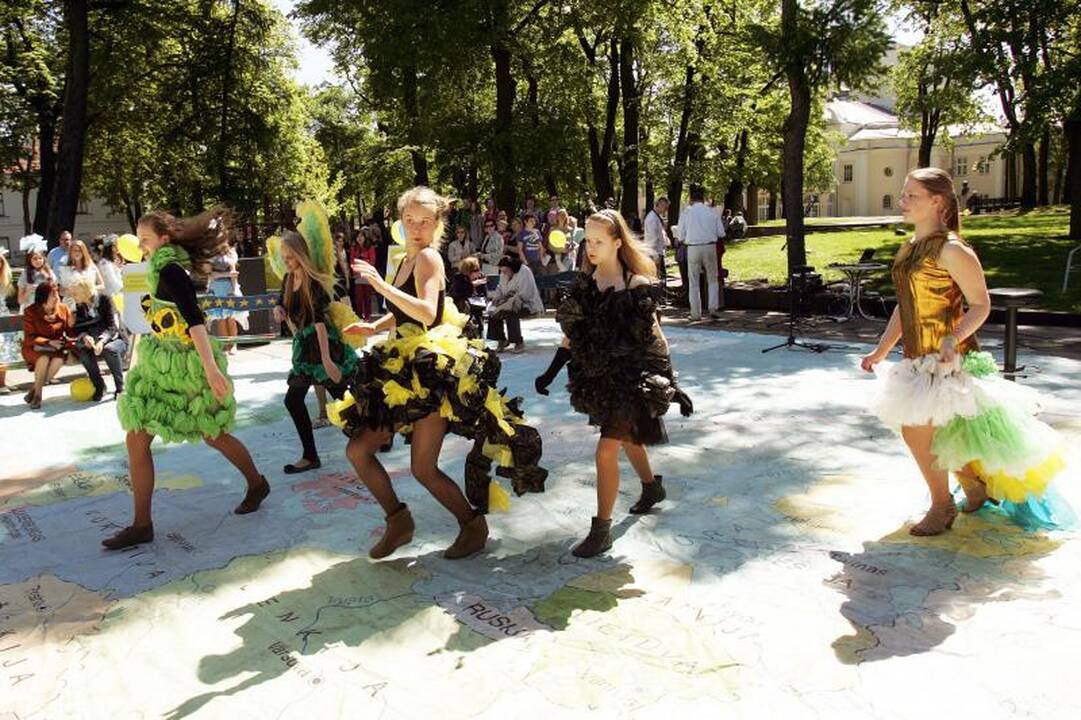 Europos dieną kauniečiai pasitiko šokiais ir dainomis